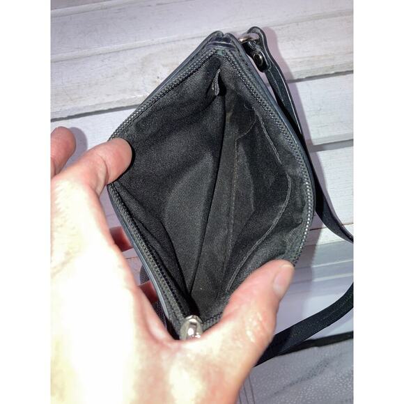 COACH SMALL BLACK GRAY SIGNATURE PRINT LEATHER TRIM WRISLTET - Picture 7 of 12